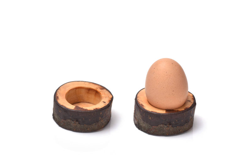 Handgefertigter Eierbecher aus Holz.