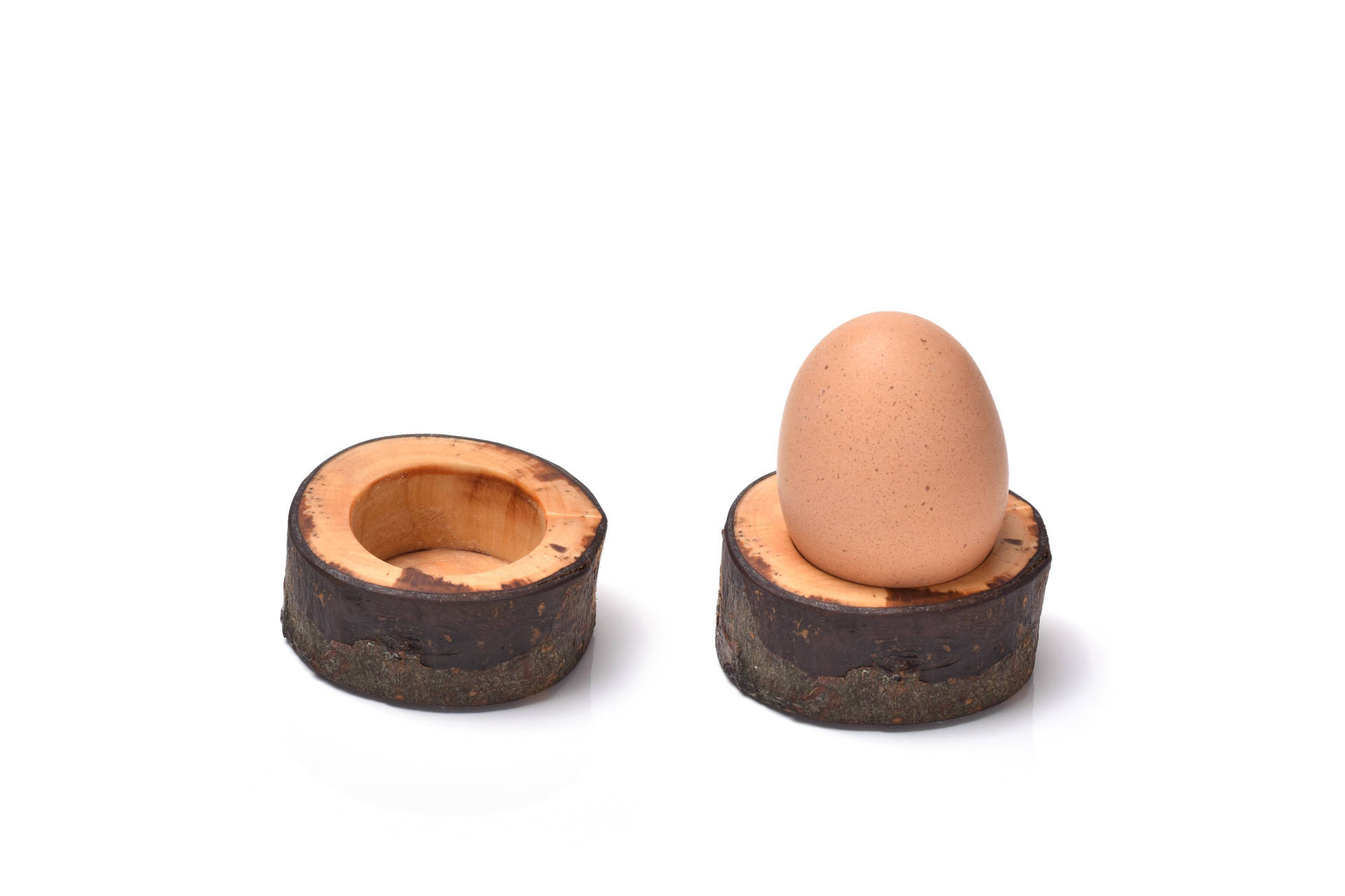 Handgefertigter Eierbecher aus Holz.