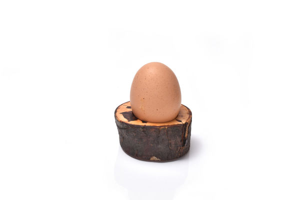 Handgefertigter Eierbecher aus Holz
