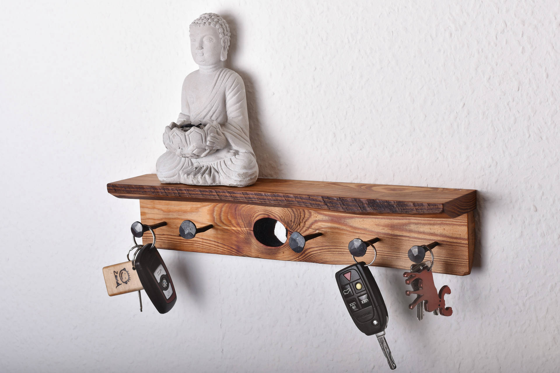 Schlüsselablage aus Holz handgefertigt von Holzknopf & mehr.